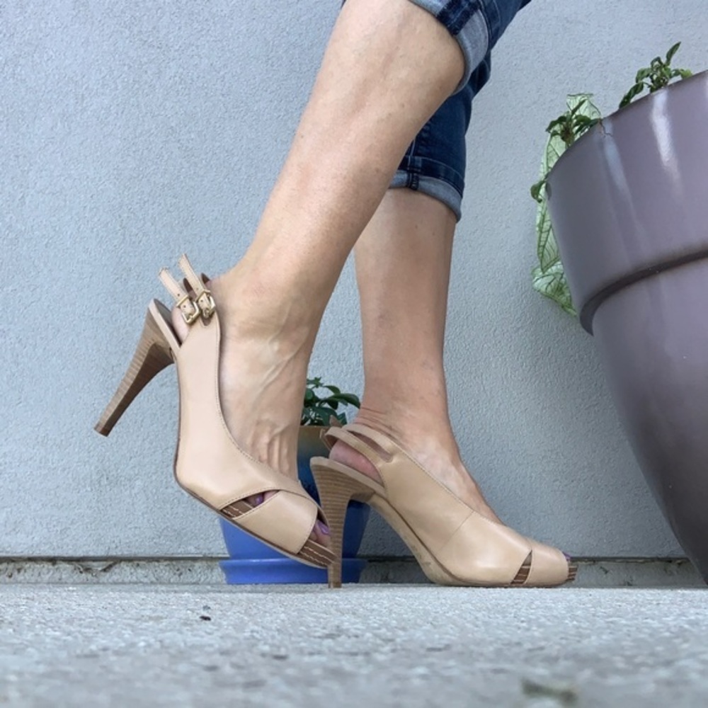 Antonio Melani Cream Wooden Heel Sandal, Size 9, great condition.‎ - Picture 3 of 9